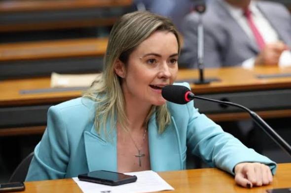 Deputada Júlia Zanatta propõe abertura automática de processo de impeachment de ministro do STF