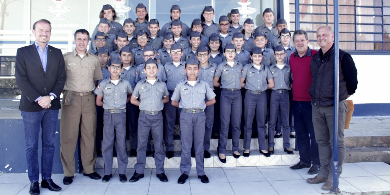 Professores não aprovam ideia da implantação de Colégio Policial Militar em Criciúma