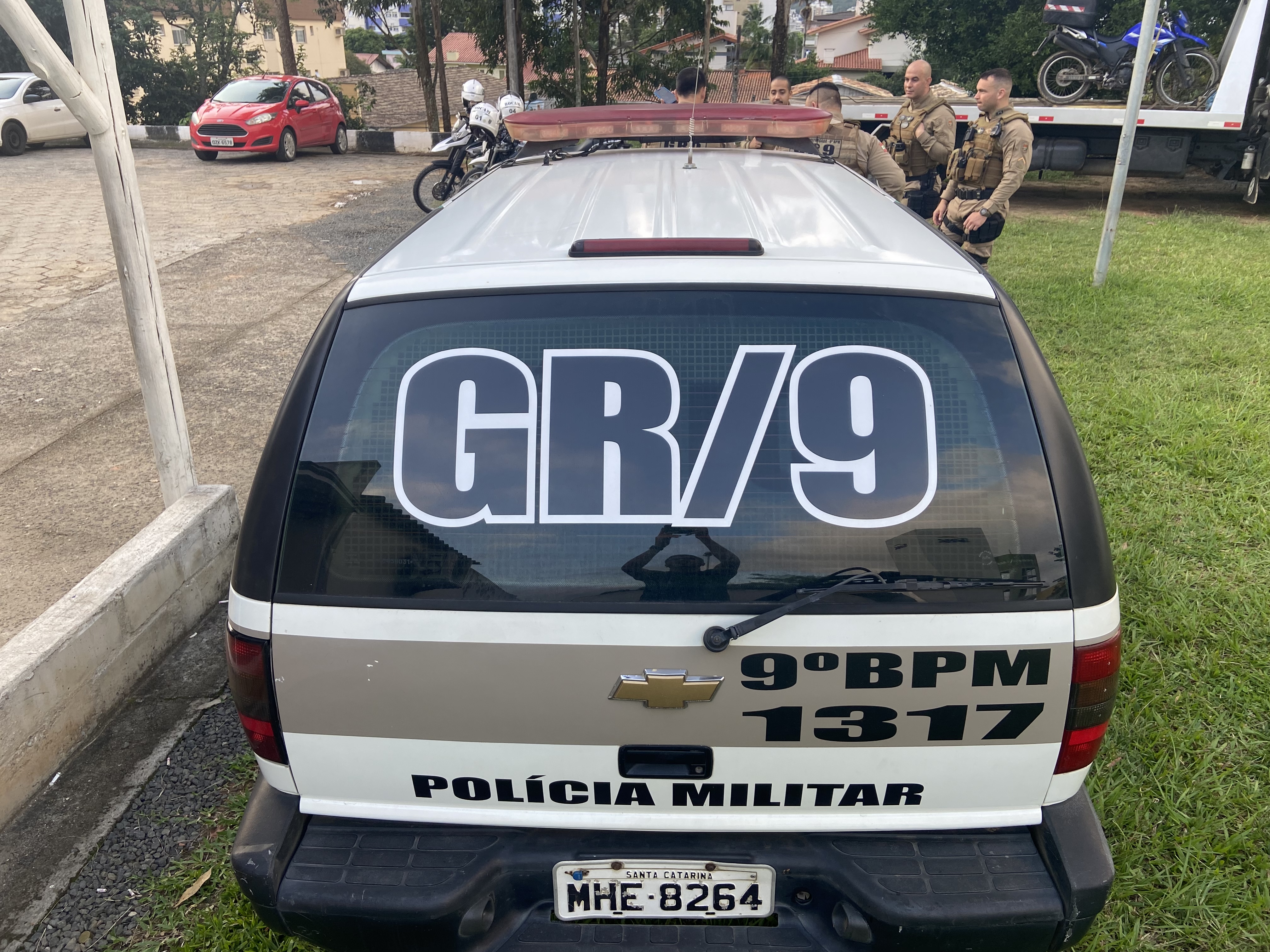 GR-9 prende três traficantes no bairro Cristo Redentor