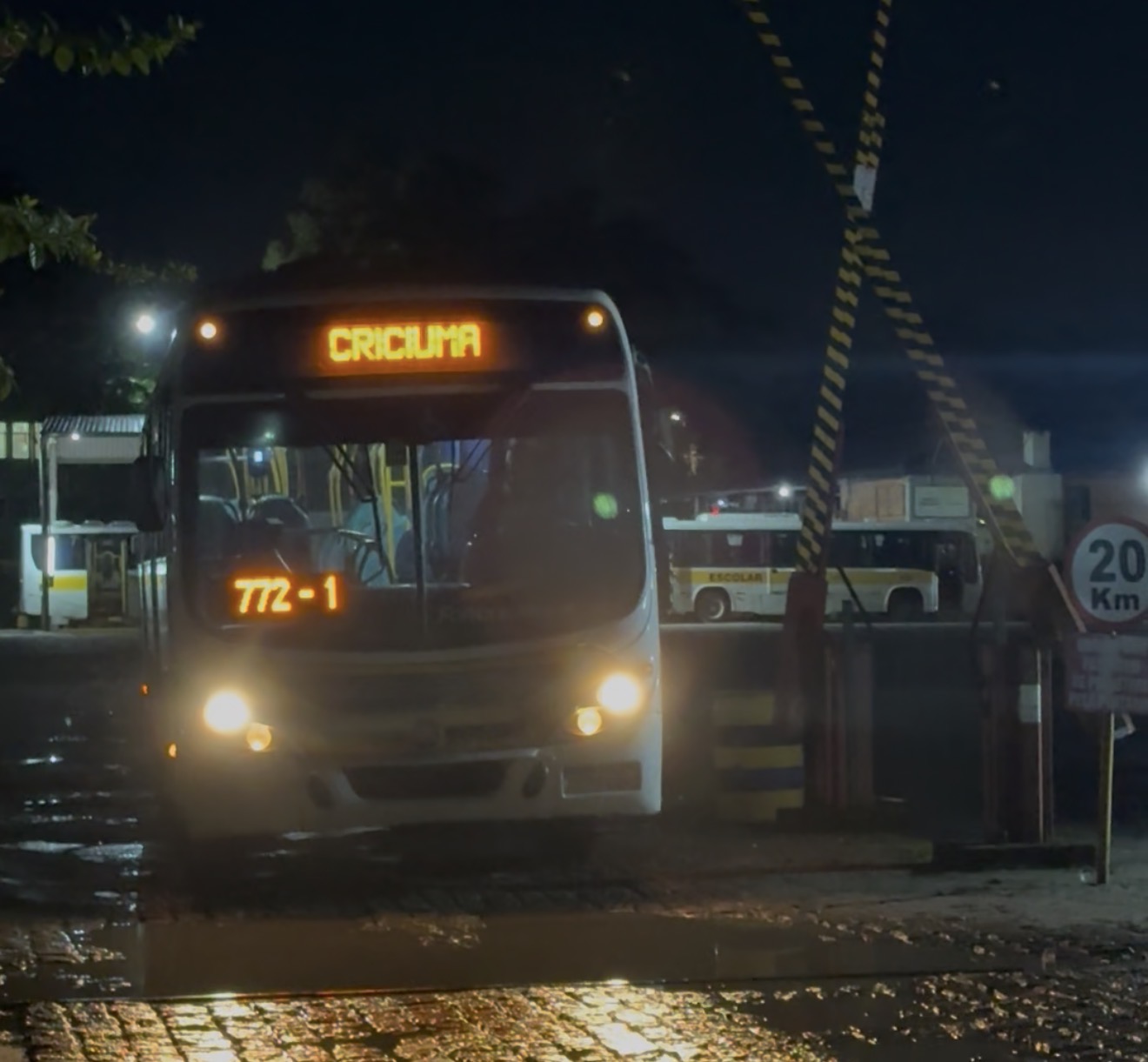 Justiça determina apreensão de 16 ônibus da Expresso Forquilhinha por dívida milionária