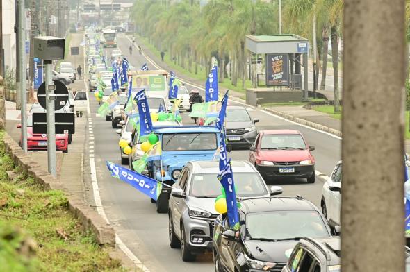 Apoiadores de Ricardo Guidi fazem carreata em Criciúma