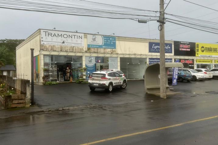 Bandidos armados rendem vítima e roubam veículo em Criciúma 