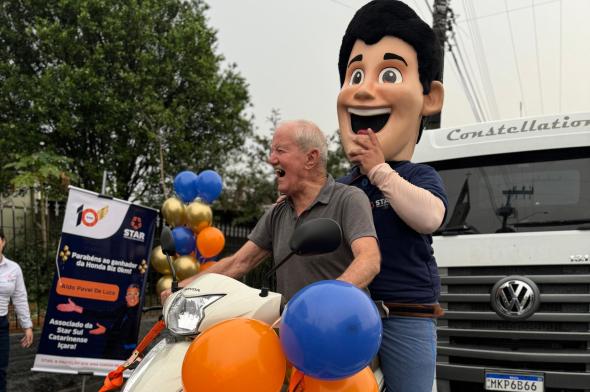 Morador de Içara ganha motocicleta 0km em sorteio realizado por associação de proteção veicular 