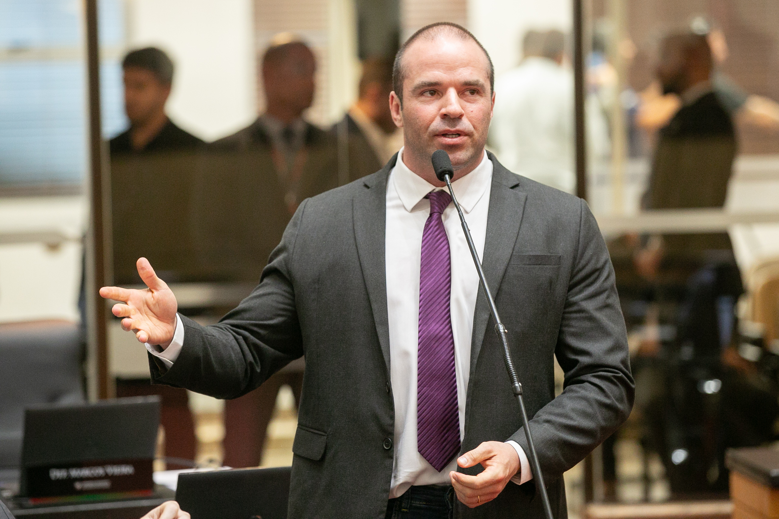 Deputado Jessé Lopes chama delegado-geral de imbecil, mentiroso e frouxo 