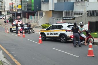 Agentes de trânsito de Criciúma dizem que estão sendo assediados para fazerem multas no município