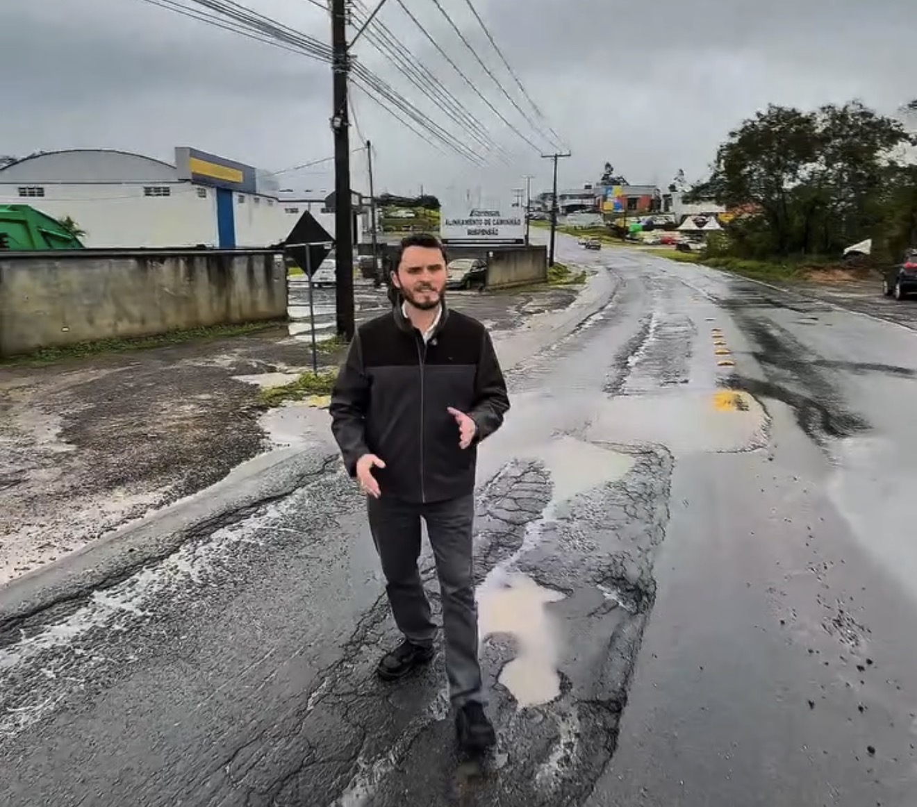 Na tentativa de desgastar Vaguinho, vereador de Criciúma cobra melhorias da prefeitura em estrada que pertence a Içara