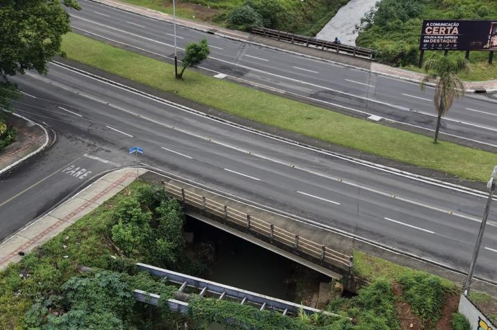Usuários de drogas voltam a ocupar ponte na Avenida Centenário, em Criciúma