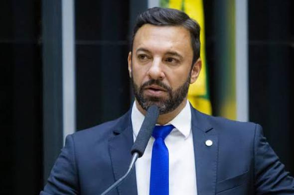 Deputado Daniel Freitas propõe PEC do BNDES   