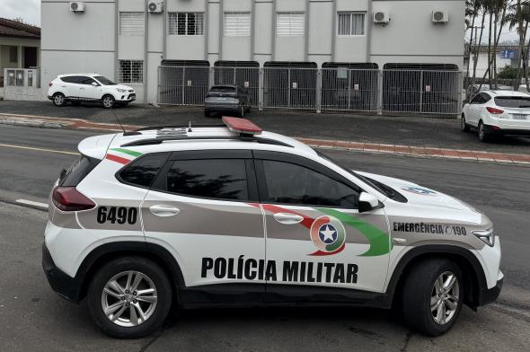 Flanelinhas e usuários de drogas cobram até R$ 50 para estacionar na rua durante a AgroPonte