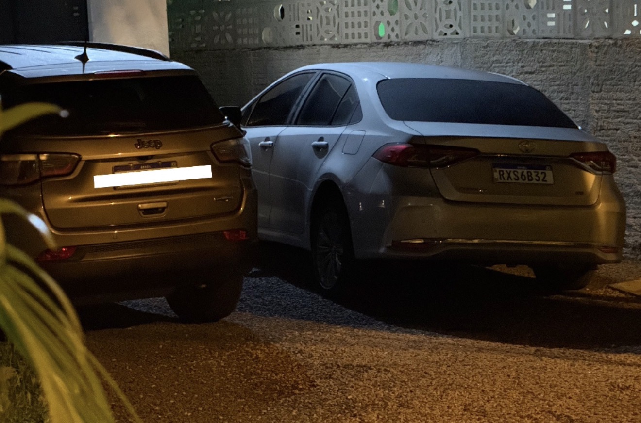 Veículo oficial da Câmara de Vereadores é flagrado pernoitando na residência de Neto Ugionni; situação pode configurar improbidade administrativa