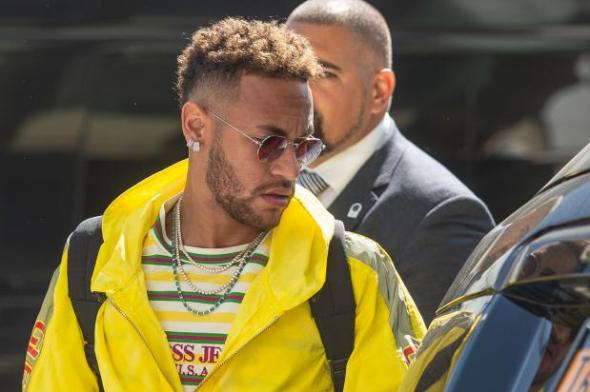 Justiça bloqueia imóveis de Neymar em Itapema
