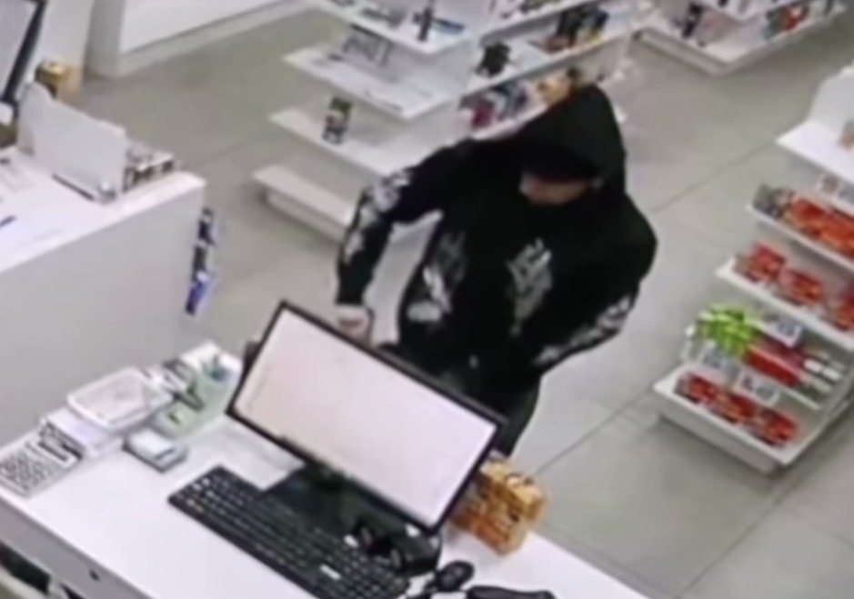 Bandido é preso pelo Tático após assaltar farmácia em Içara