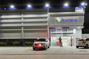 Bandidos invadem farmácia e fazem vítimas em Criciúma 