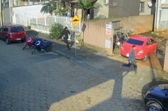 Bandidos armados roubam loja em Içara