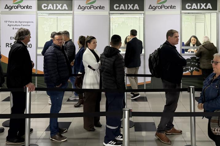 Longas filas e ingresso considerado caro provocam críticas na AgroPonte