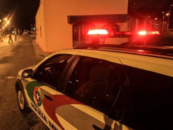 Bandidos assaltam lanchonete em Criciúma