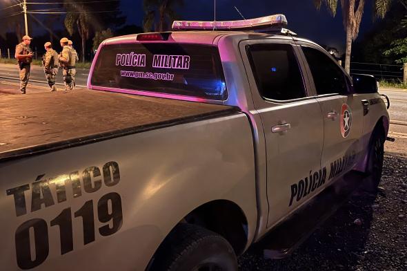 Ladrão armado invade farmácia e rende trabalhadores em Criciúma; dinheiro foi roubado