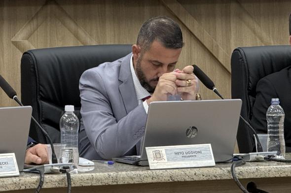 Denúncias de rachadinha e suspeita de peculato; quem é Neto Uggioni, novo presidente da Câmara de Vereadores de Criciúma 