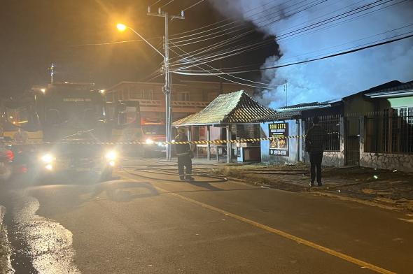 Bar é destruído por incêndio no bairro São Luiz  