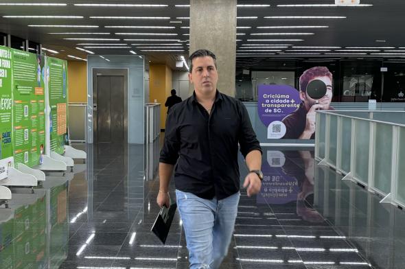Jorginho Mello diz não saber da existência do Hospital Materno-Infantil Santa Catarina em Criciúma; advogado propõe criação de UPA pediátrica no município 