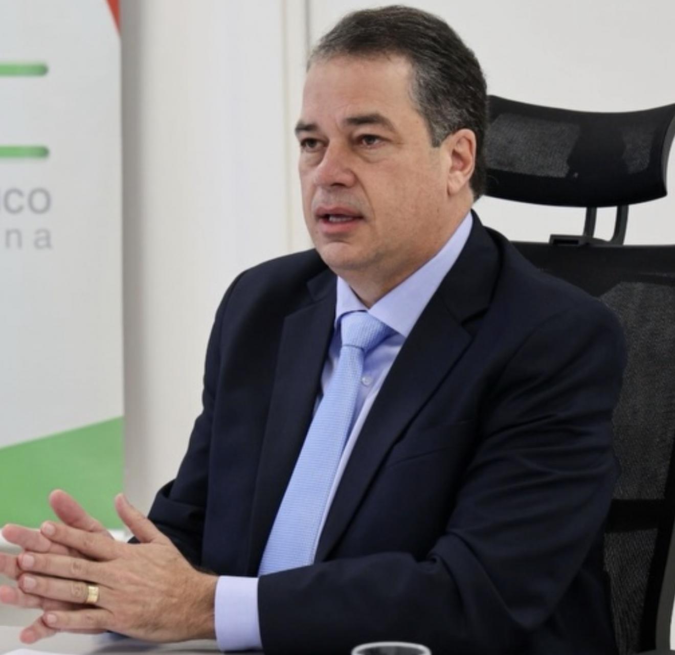 Com medo de perder votos, Rodrigo Minotto esconde apoio a Lula no “santinho”