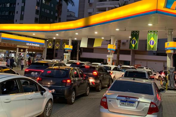 Aumento no preço de combustíveis provoca filas nos postos de Criciúma 