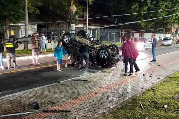 Acidente grave deixa três pessoas feridas em Criciúma 