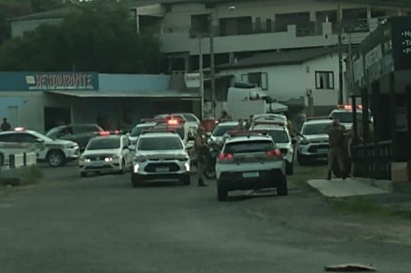 Armados e encapuzados, bandidos assaltam farmácia na Santa Luzia