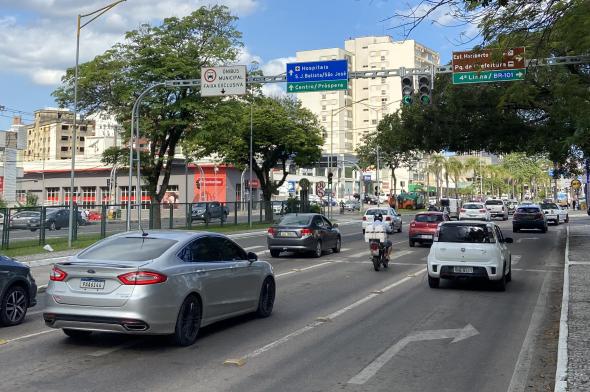 PM prende criminoso que roubou mulher parada em semáforo de Criciúma