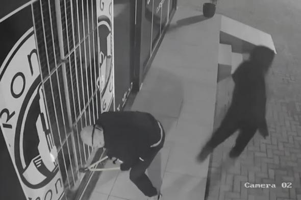 Trio arromba loja e causa prejuízo de R$ 5 mil em Criciúma