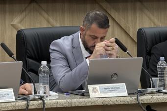 Denúncias de rachadinha e suspeita de peculato; quem é Neto Uggioni, novo presidente da Câmara de Vereadores de Criciúma 