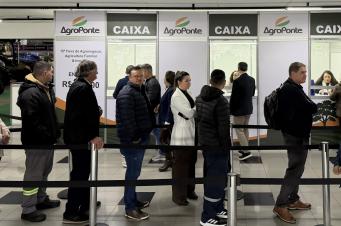Longas filas e ingresso considerado caro provocam críticas na AgroPonte