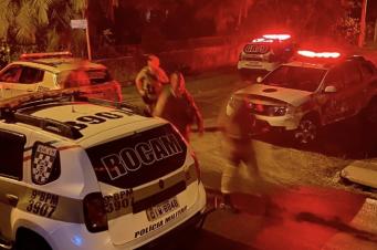 Assaltantes rendem mulher e roubam veículo e dinheiro em Criciúma; na fuga a vítima foi arrastada