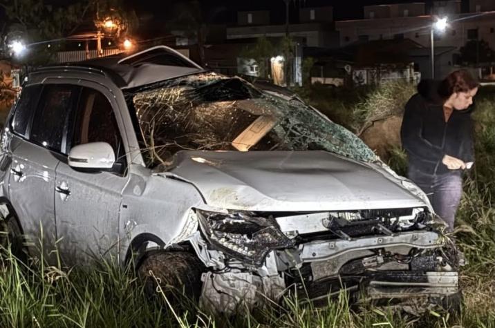 Motorista morre após capotar carro e ser arremessado para fora do veículo