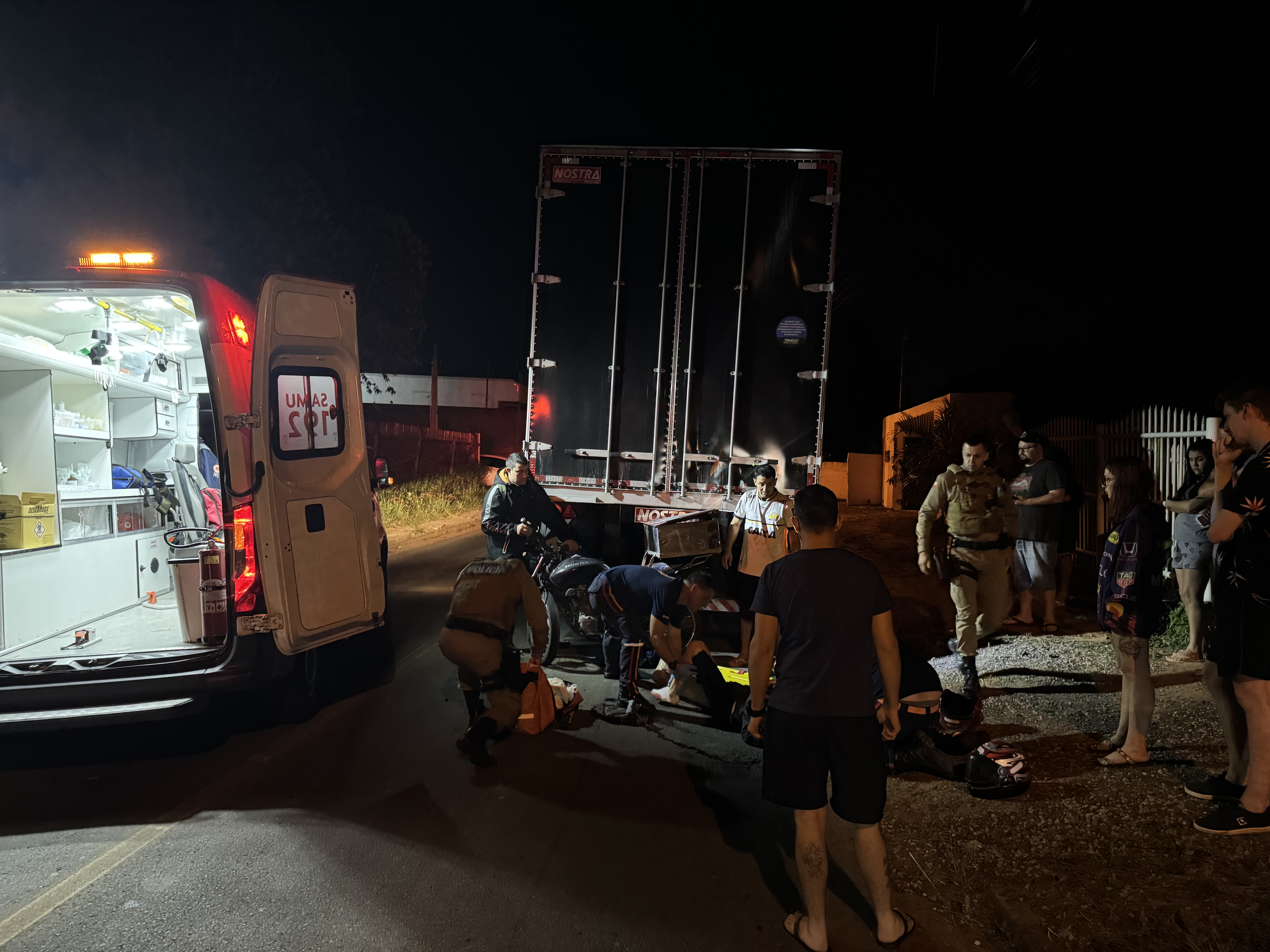 Entregador de lanche fica gravemente ferido em acidente no bairro Cristo Redentor 