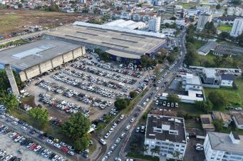AgroPonte tem relatos de furtos de celulares e espera de até uma hora para acesso à feira