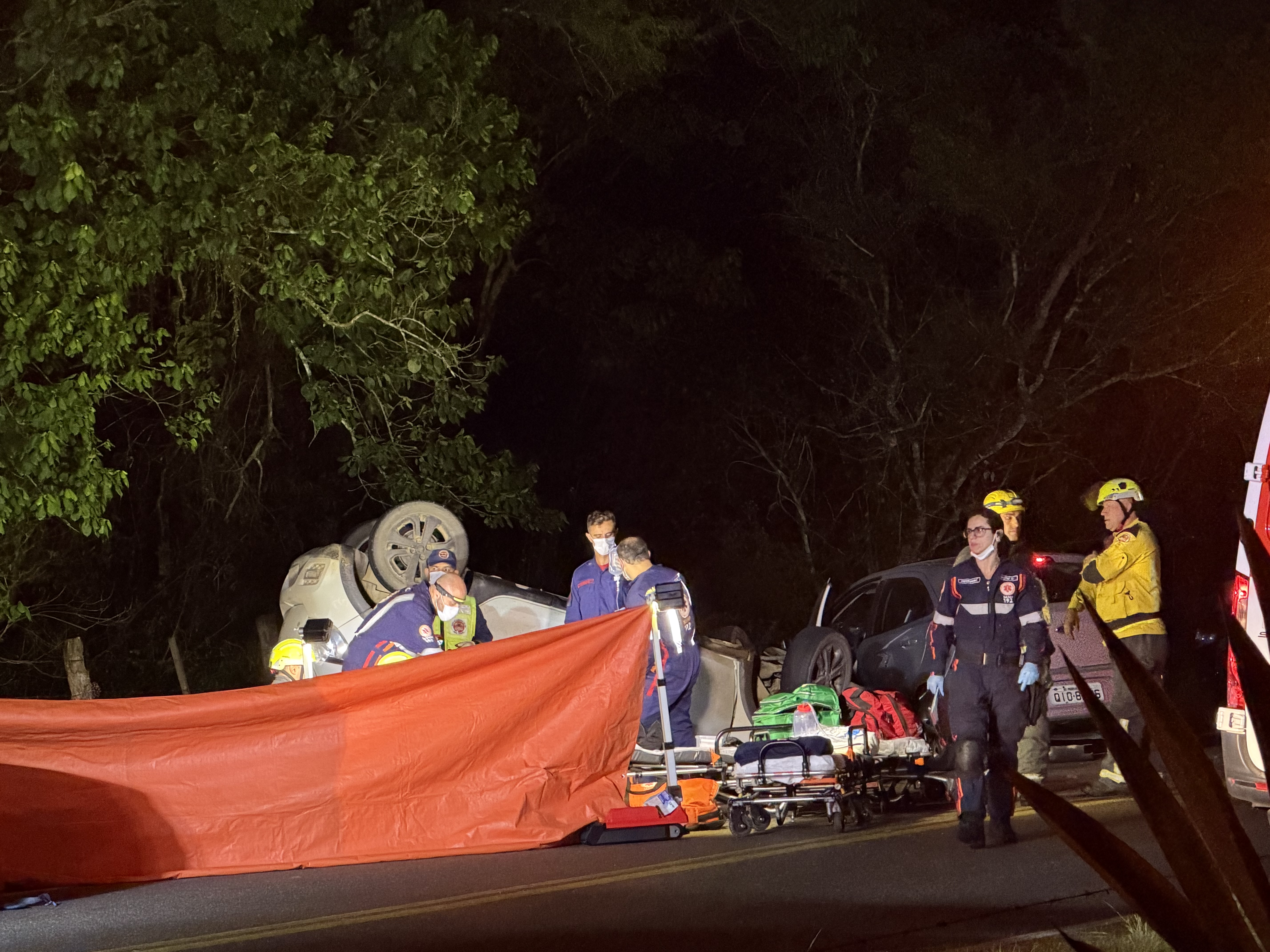 Após 40 minutos de manobras de reanimação, socorristas revertem parada cardíaca de homem envolvido em acidente grave
