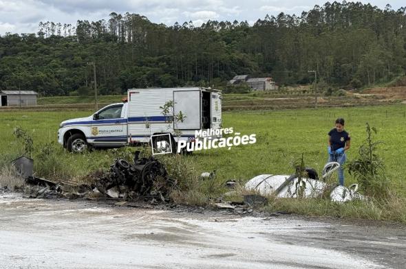 Acidente deixa uma pessoa morta e duas feridas no limite entre Criciúma e Nova Veneza