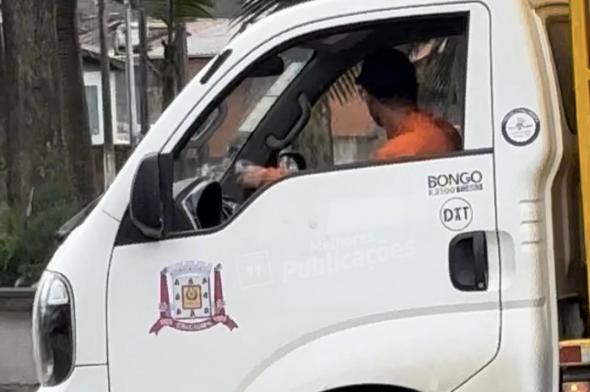 Detento que cumpre pena por homicídio é flagrado conduzindo veículo da prefeitura de Criciúma sem habilitação