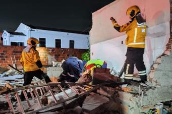 Homem fica gravemente ferido após parede desabar durante demolição de residência em Criciúma