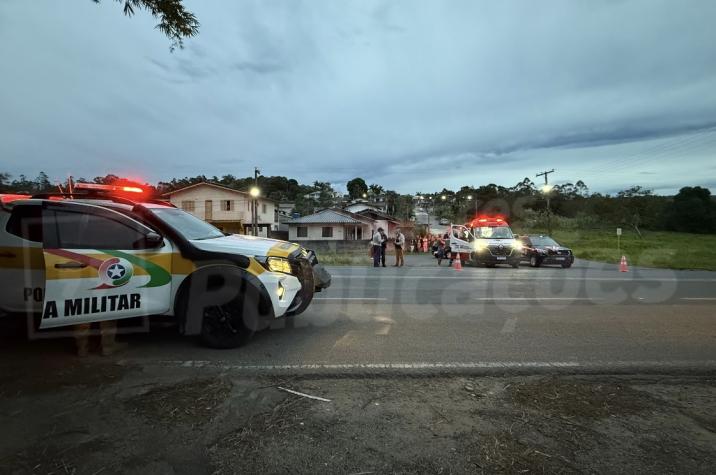 Menino de oito anos morre após ser atropelado por carro na Vila São Jorge, em Siderópolis; motorista do veículo fugiu do local