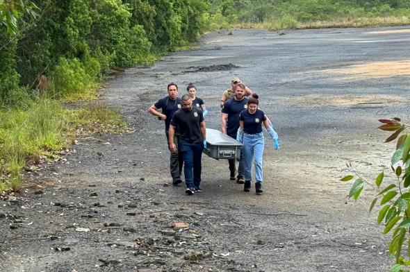 Homem tem o corpo desovado em matagal após ser morto a tiros em Criciúma 