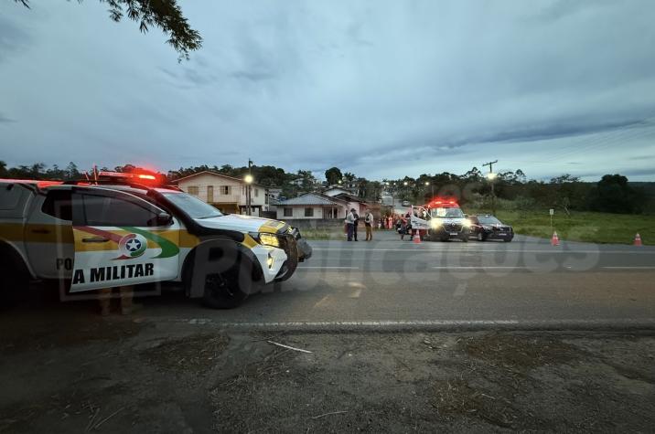 Menino de oito anos morre após ser atropelado por carro na Vila São Jorge, em Siderópolis; motorista do veículo fugiu do local